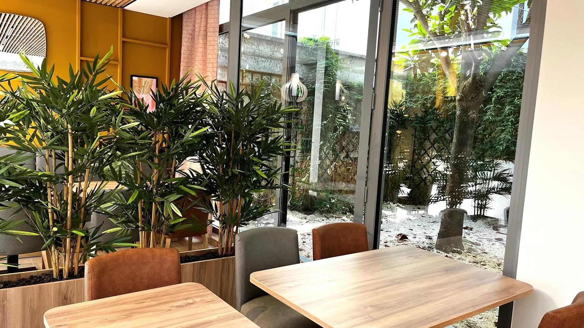 Hotellerie L'Enclos Rey Paris 0*,  France